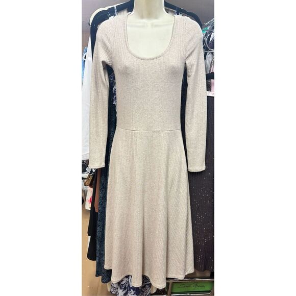 Vince Rib Scoop Neck Long Sleeve Midi Sweater Dress in Heather Cream NWT Size XS - Picture 3 of 7